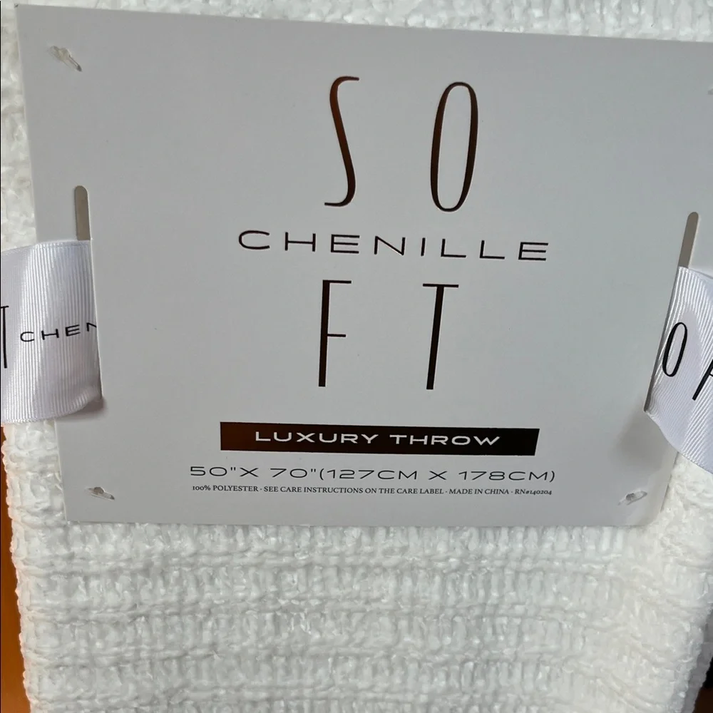 Chenielle Blanket - Picture 2 of 5